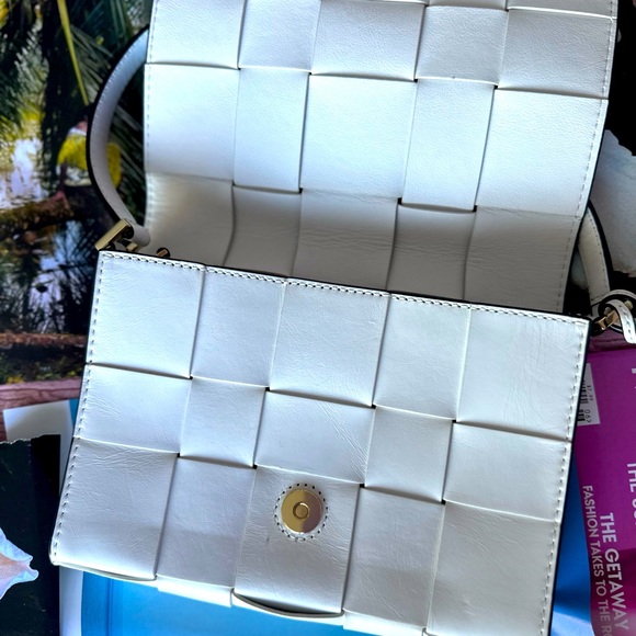 NEW ARRIVAL!!! Michael Kors White Wowen Bag with Tassels and Gold Hardware - Picture 5 of 8